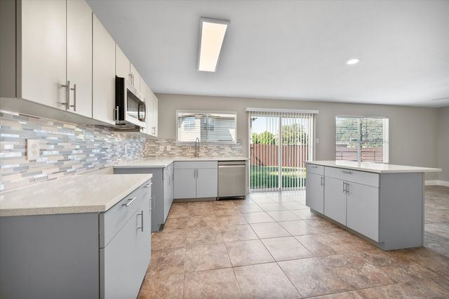 800 Green Heath Avenue, Fort Worth, TX 76120