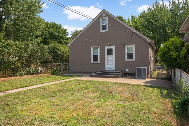 1385 Arona Street, Saint Paul, MN 55108