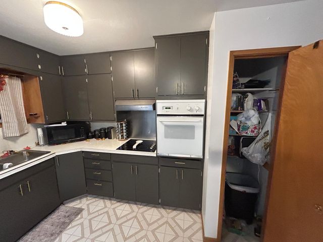 471 1st Avenue SW, Glenville, MN 56036