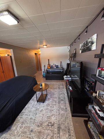 471 1st Avenue SW, Glenville, MN 56036