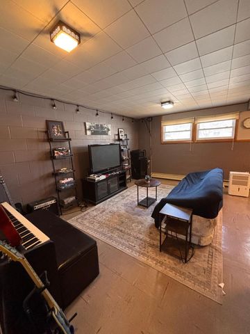 471 1st Avenue SW, Glenville, MN 56036