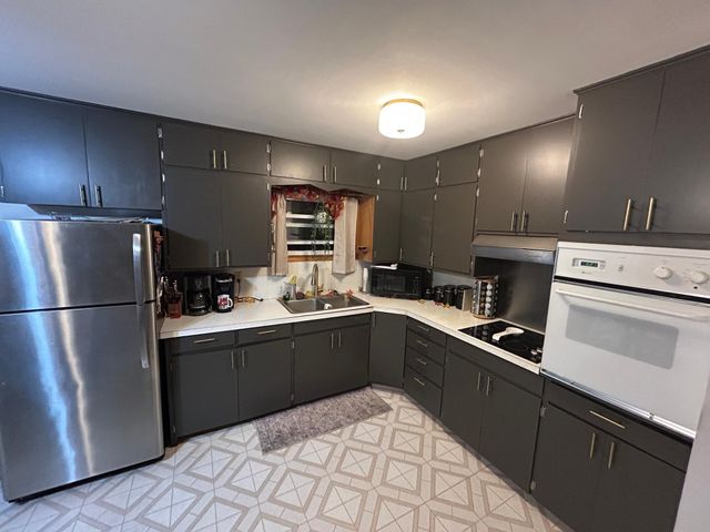 471 1st Avenue SW, Glenville, MN 56036