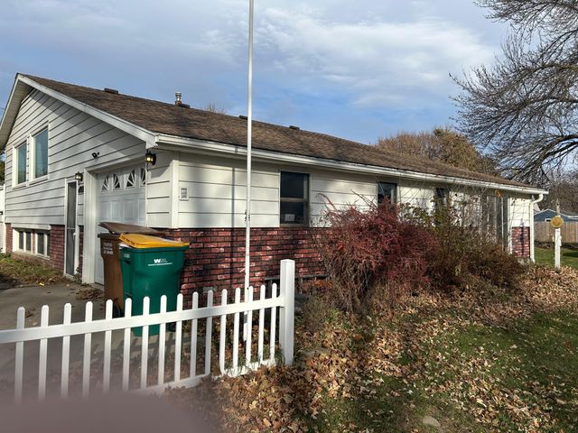 471 1st Avenue SW, Glenville, MN 56036