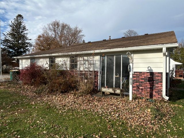 471 1st Avenue SW, Glenville, MN 56036