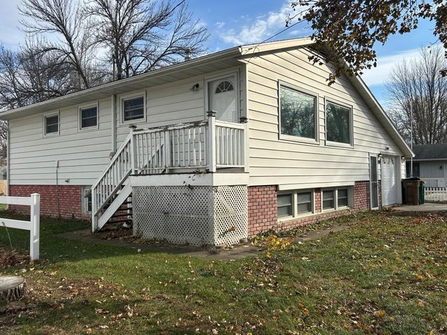 471 1st Avenue SW, Glenville, MN 56036