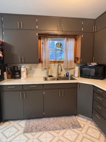 471 1st Avenue SW, Glenville, MN 56036