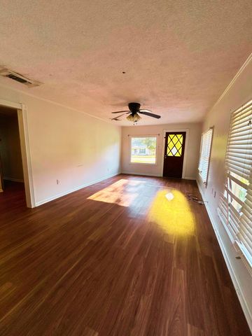 716 S Division St, Deridder, LA 70634