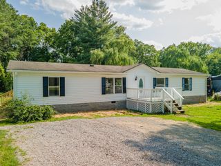 3907 General Lee Rd, Culleoka, TN 38451