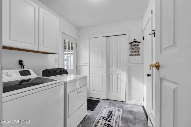 48 Newbury Road, Howell, NJ 07731