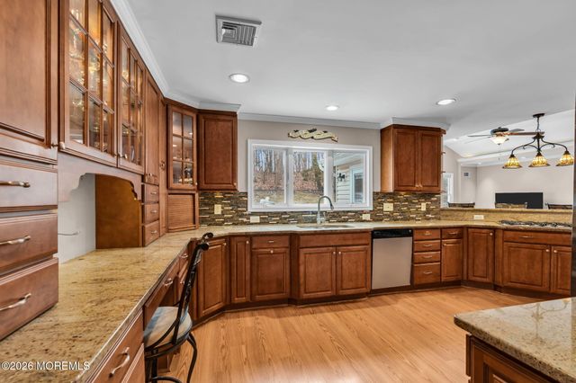 48 Newbury Road, Howell, NJ 07731