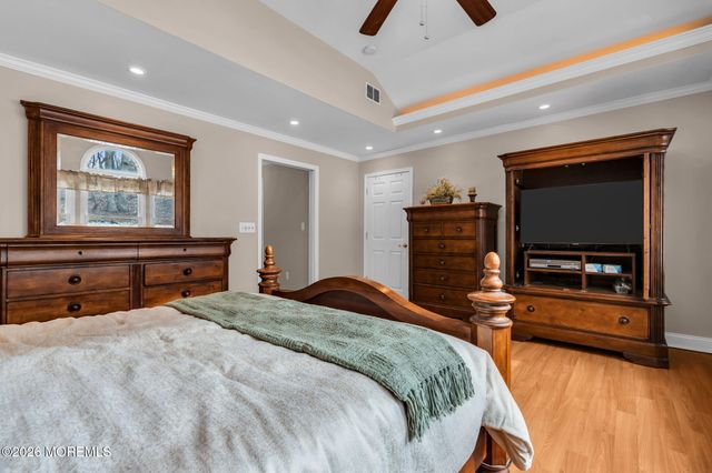 48 Newbury Road, Howell, NJ 07731