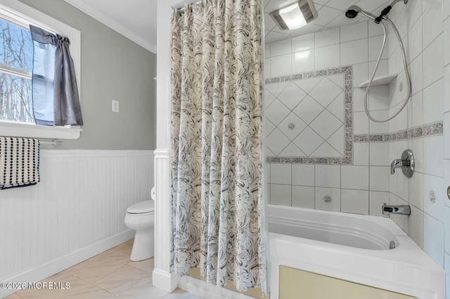 48 Newbury Road, Howell, NJ 07731