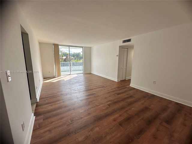 492 NW 165th St Rd C-215, Miami, FL 33169