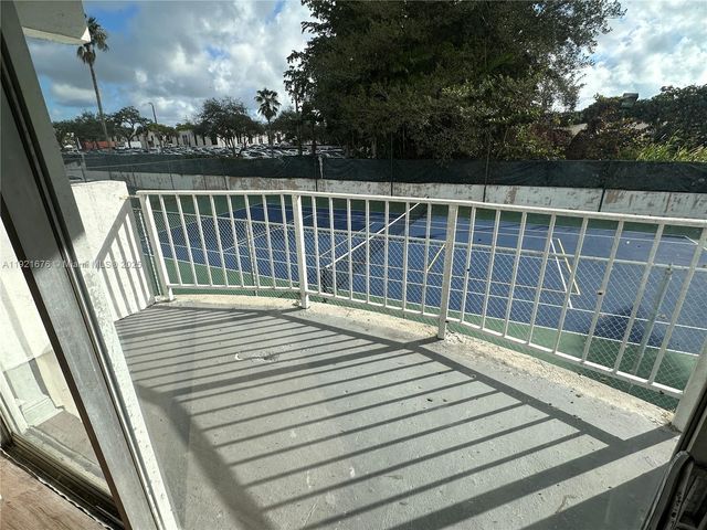 492 NW 165th St Rd C-215, Miami, FL 33169