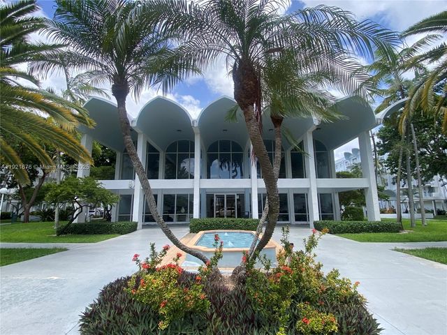 492 NW 165th St Rd C-215, Miami, FL 33169