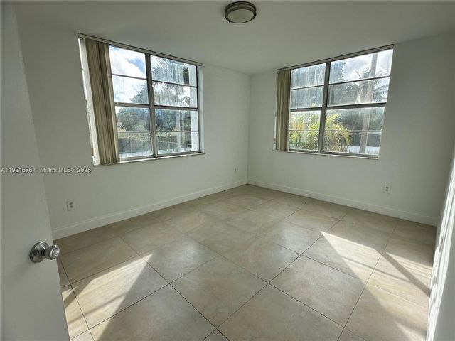 492 NW 165th St Rd C-215, Miami, FL 33169