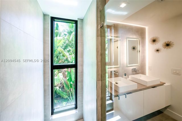 1930 Bay Dr 2, Miami Beach, FL 33141