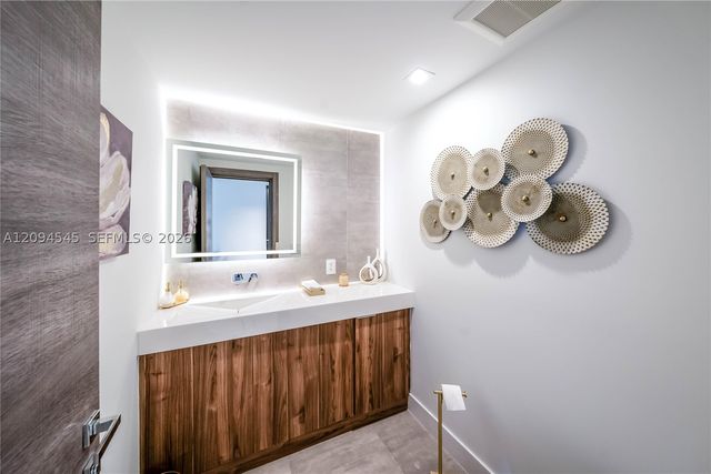 1930 Bay Dr 2, Miami Beach, FL 33141