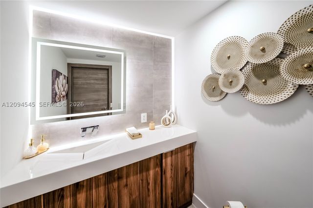 1930 Bay Dr 2, Miami Beach, FL 33141