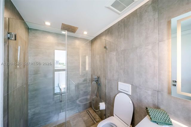 1930 Bay Dr 2, Miami Beach, FL 33141