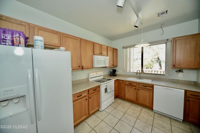 3880 S Calle Viva, Green Valley, AZ 85614