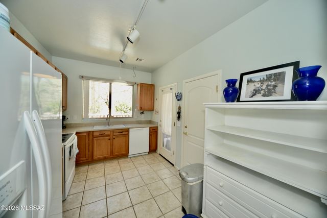 3880 S Calle Viva, Green Valley, AZ 85614