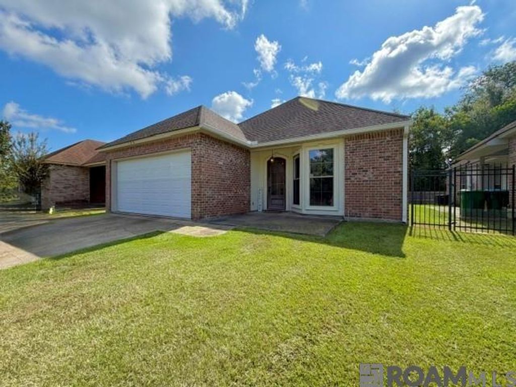 106 Secret Gate, Denham Springs, LA 70726