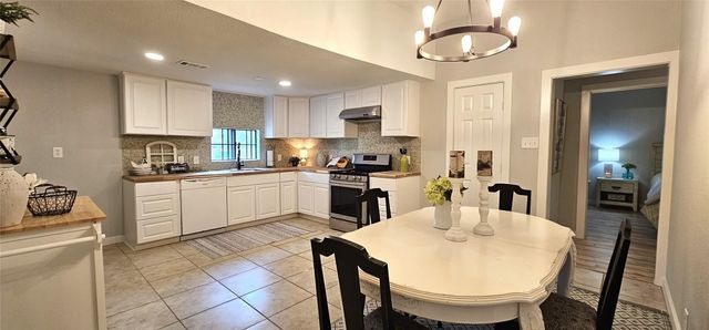 327 E Hull Street, Denison, TX 75021