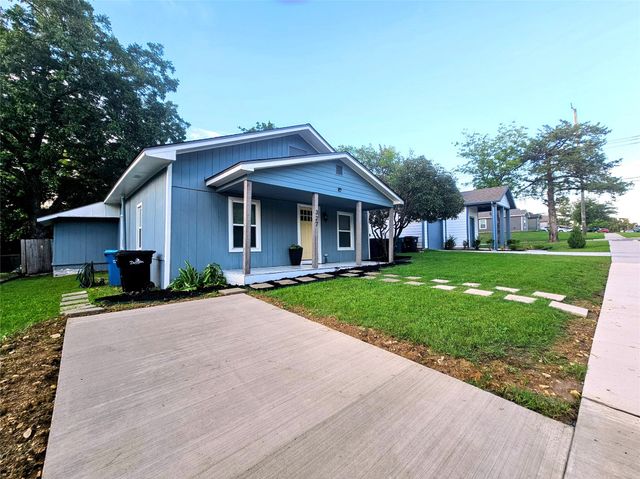 327 E Hull Street, Denison, TX 75021