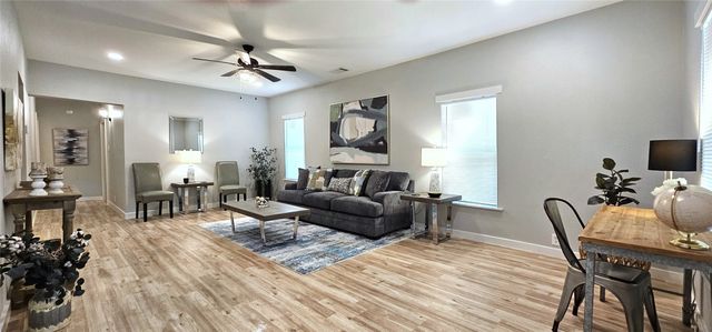 327 E Hull Street, Denison, TX 75021