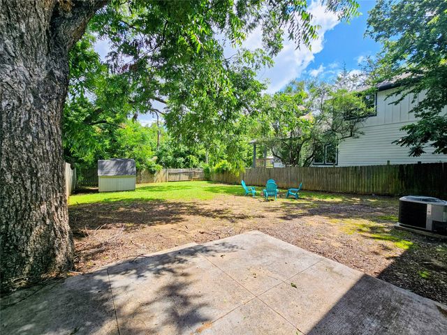 327 E Hull Street, Denison, TX 75021