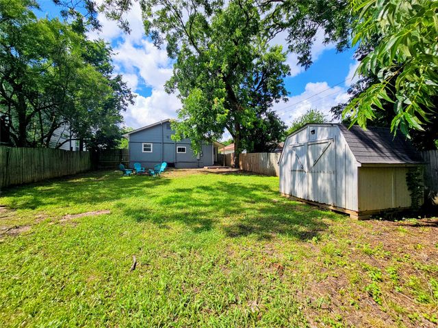 327 E Hull Street, Denison, TX 75021