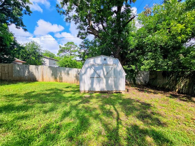327 E Hull Street, Denison, TX 75021