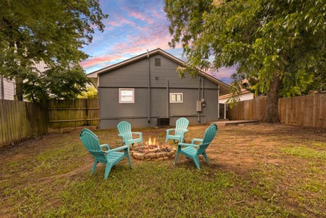 327 E Hull Street, Denison, TX 75021