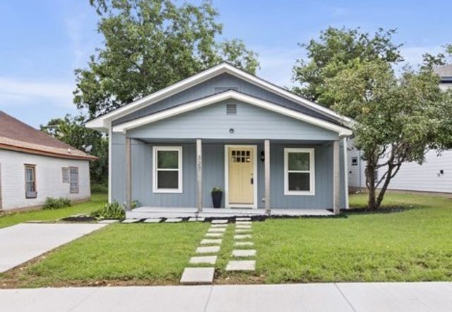 327 E Hull Street, Denison, TX 75021