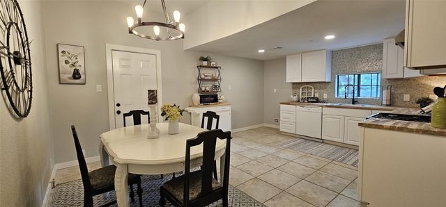 327 E Hull Street, Denison, TX 75021