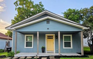 327 E Hull Street, Denison, TX 75021
