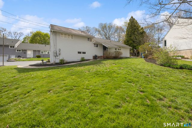 25 Morningside Drive, Ansonia, CT 06401