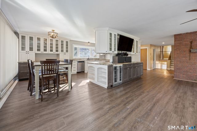 25 Morningside Drive, Ansonia, CT 06401