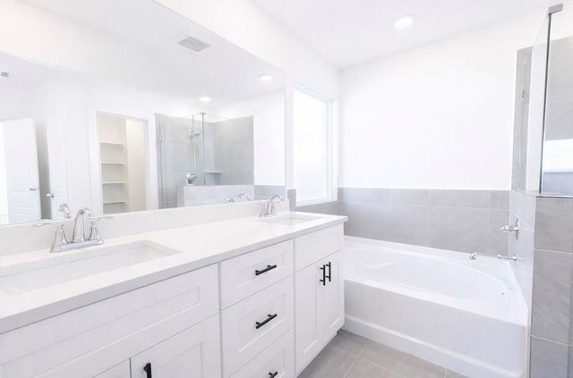 8315 Amber Summit Lane, Angleton, TX 77515