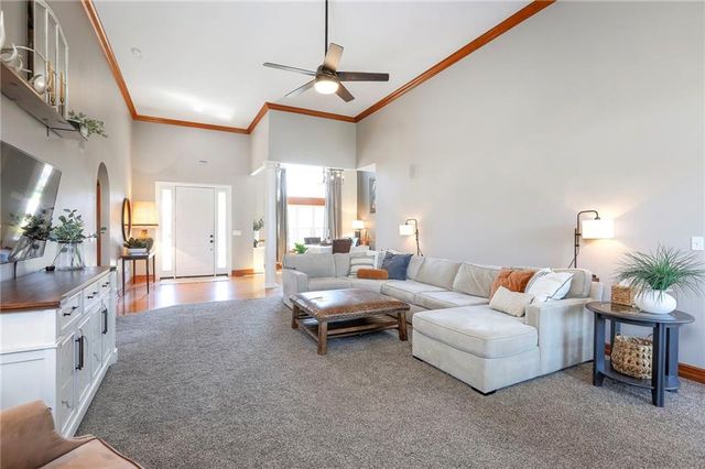 1602 SW TIMBERLINE Road, Oak Grove, MO 64075
