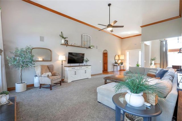 1602 SW TIMBERLINE Road, Oak Grove, MO 64075
