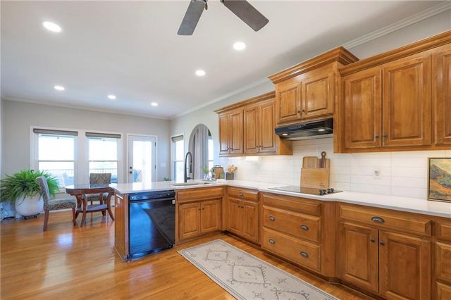 1602 SW TIMBERLINE Road, Oak Grove, MO 64075