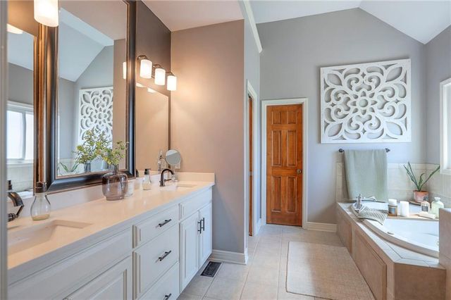 1602 SW TIMBERLINE Road, Oak Grove, MO 64075
