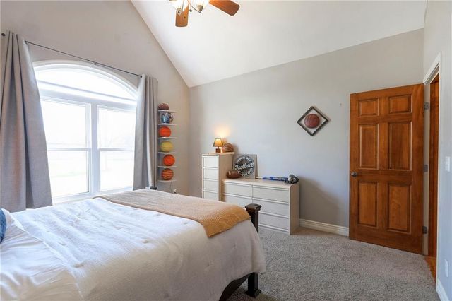 1602 SW TIMBERLINE Road, Oak Grove, MO 64075
