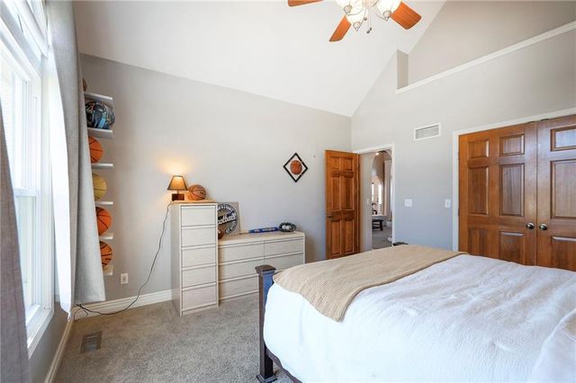 1602 SW TIMBERLINE Road, Oak Grove, MO 64075