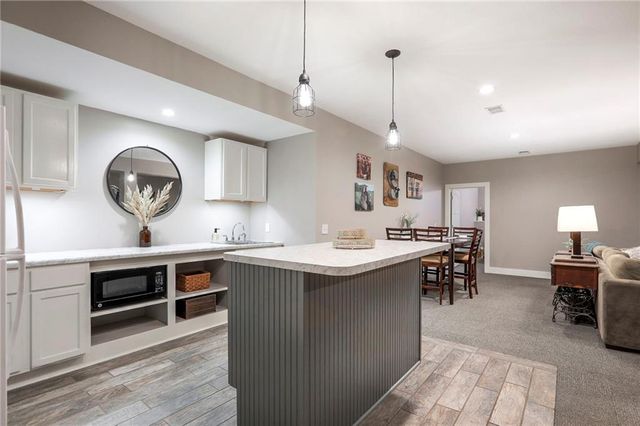 1602 SW TIMBERLINE Road, Oak Grove, MO 64075