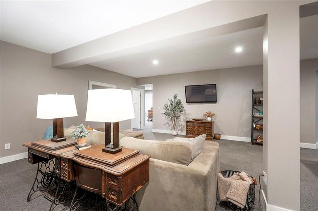 1602 SW TIMBERLINE Road, Oak Grove, MO 64075