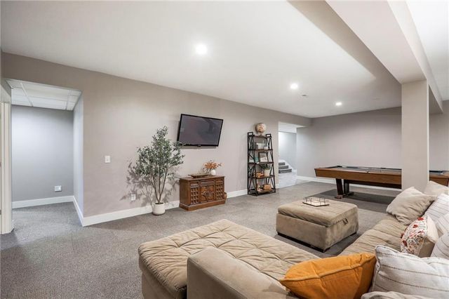 1602 SW TIMBERLINE Road, Oak Grove, MO 64075