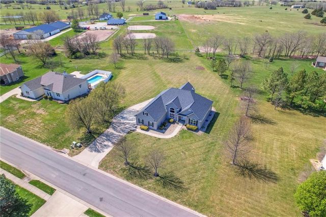 1602 SW TIMBERLINE Road, Oak Grove, MO 64075